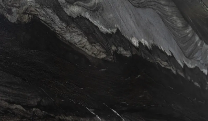 Кварцит Black Tempest